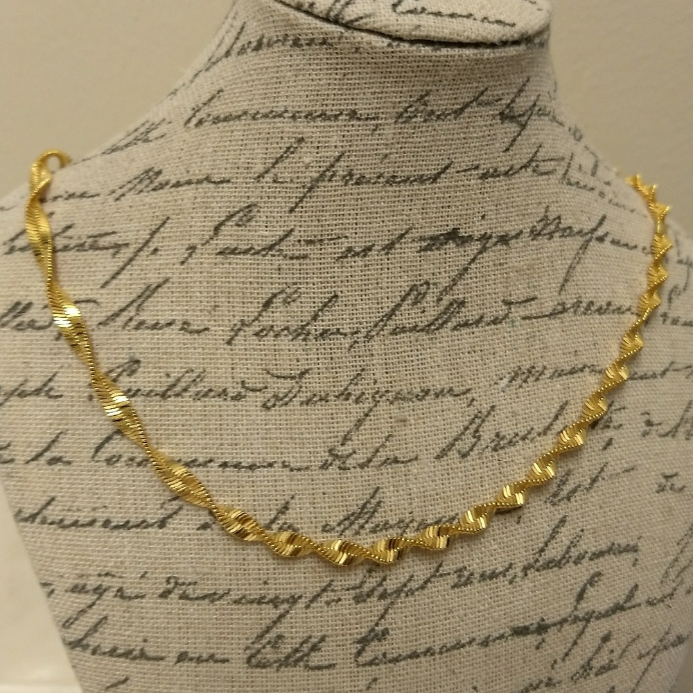 Twisted 19" goldtone chain necklace *3/$30 Sale*